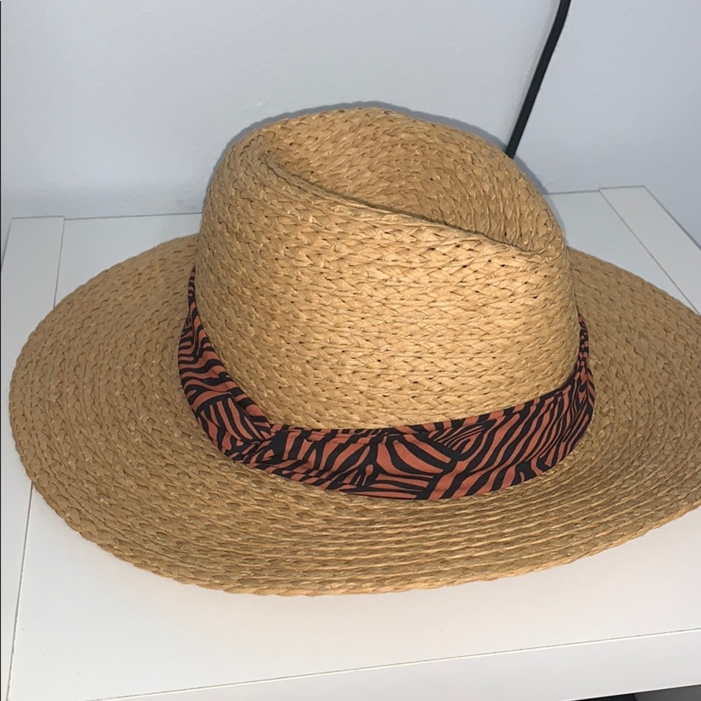 Beach hat, Tiger print